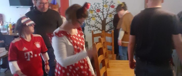 Karnevalsstimmung am Schweizerhaus Karnevalsstimmung am Schweizerhaus